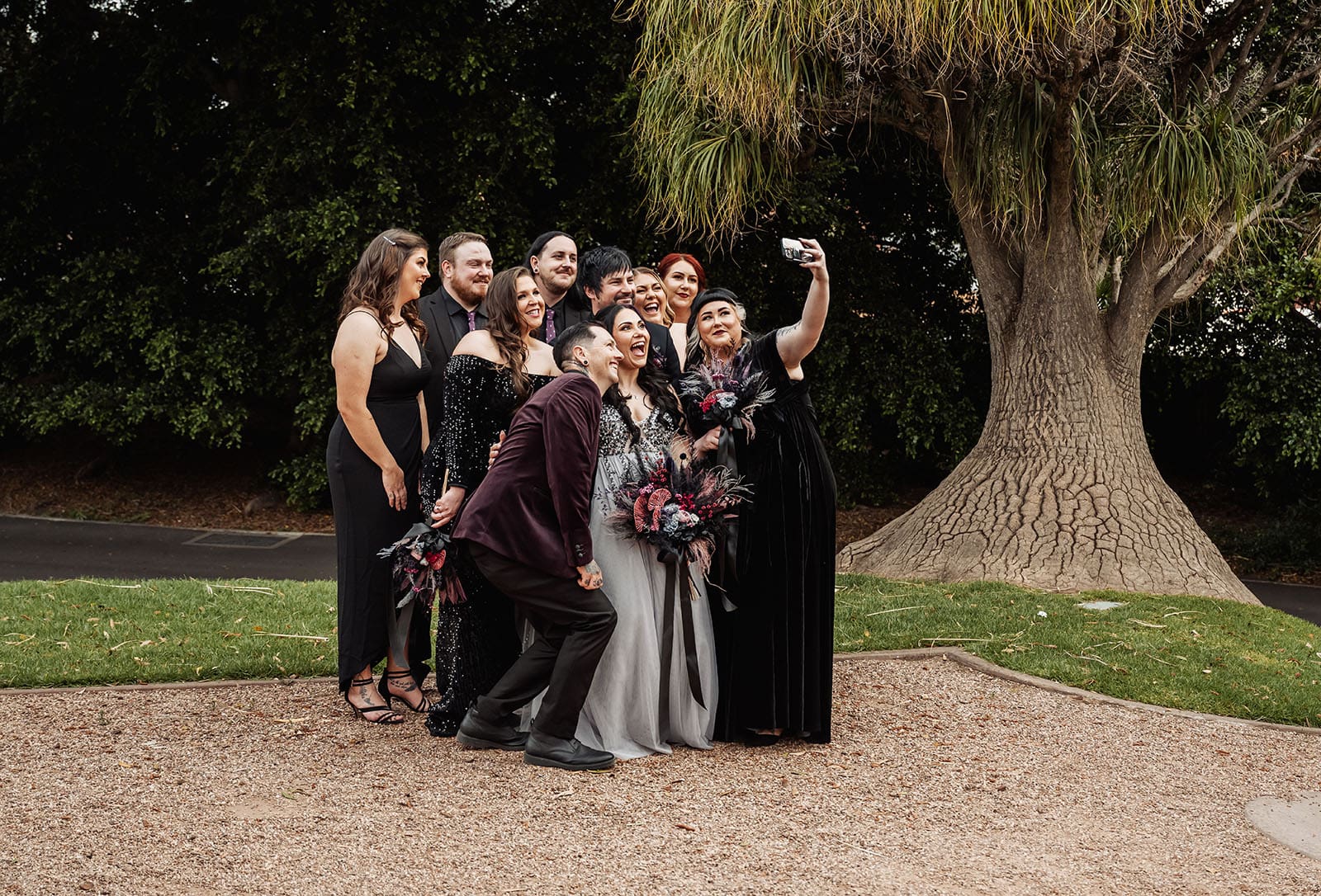 palm house gardens wedding - ayla & drew 172 Bridal party selfy