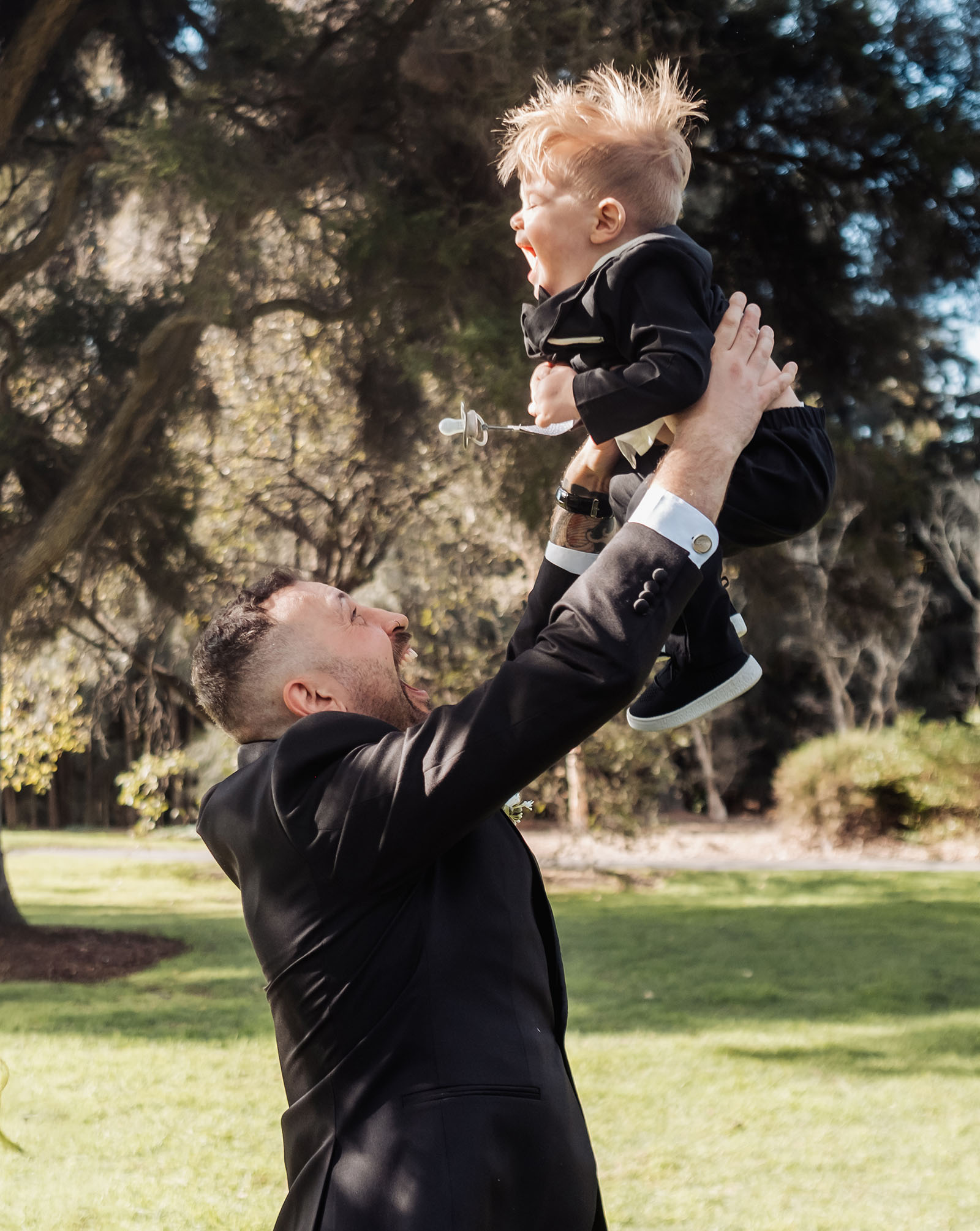 botanic gardens adelaide wedding - melanie & adrian 235 Happy family enjoying quality time together outdoors.