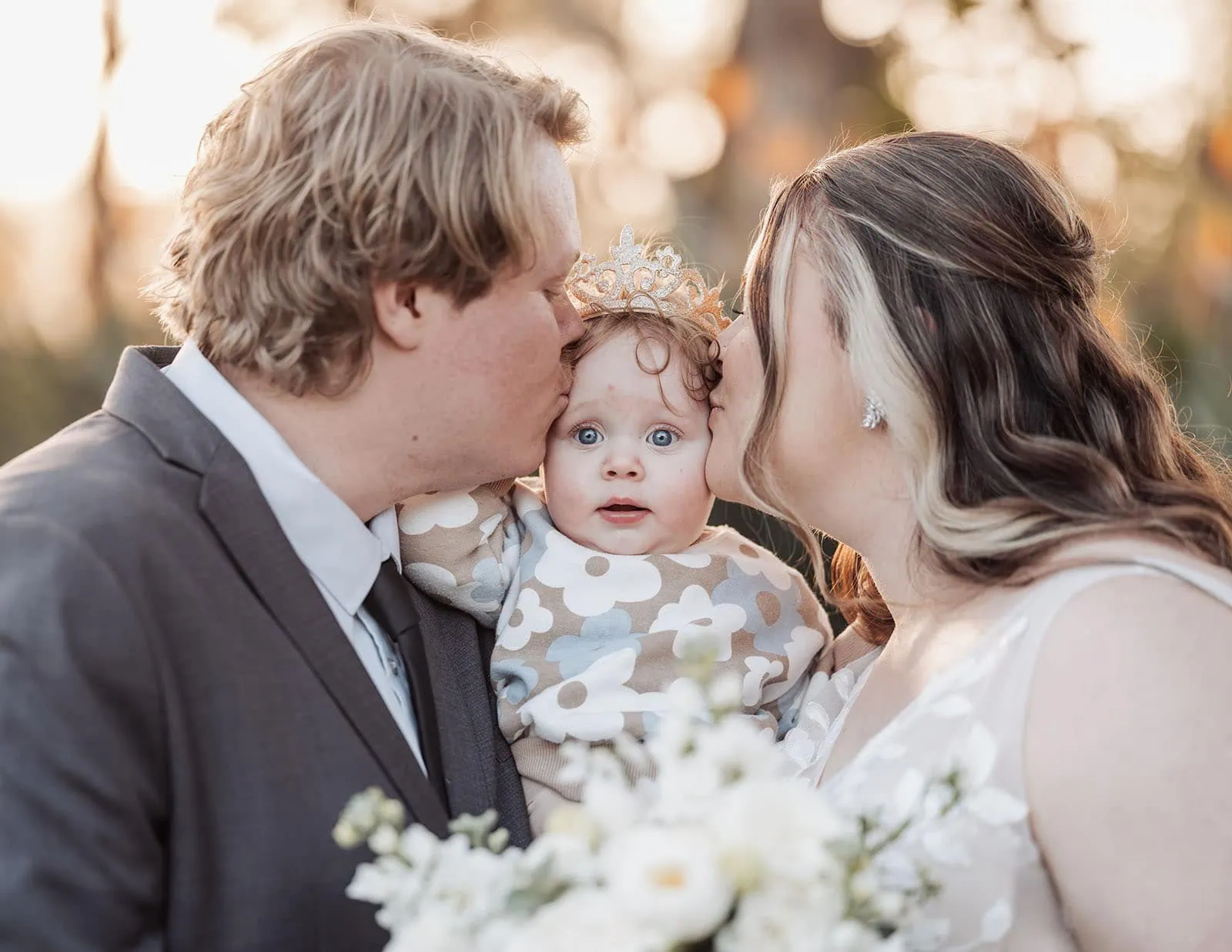 beach rd wines wedding - hana & jessie 69 Family enjoying sunset outdoors during golden hour.