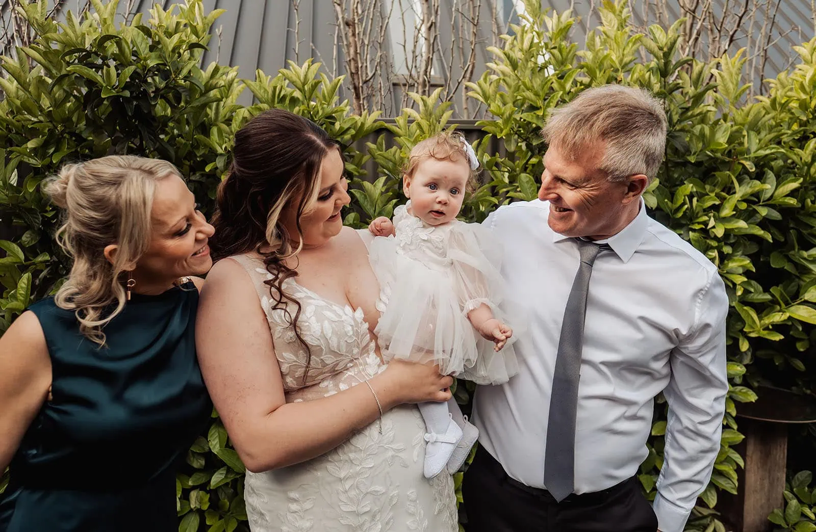 beach rd wines wedding - hana & jessie 44 Happy family enjoying a sunny day outdoors, sharing laughter and togetherness.
