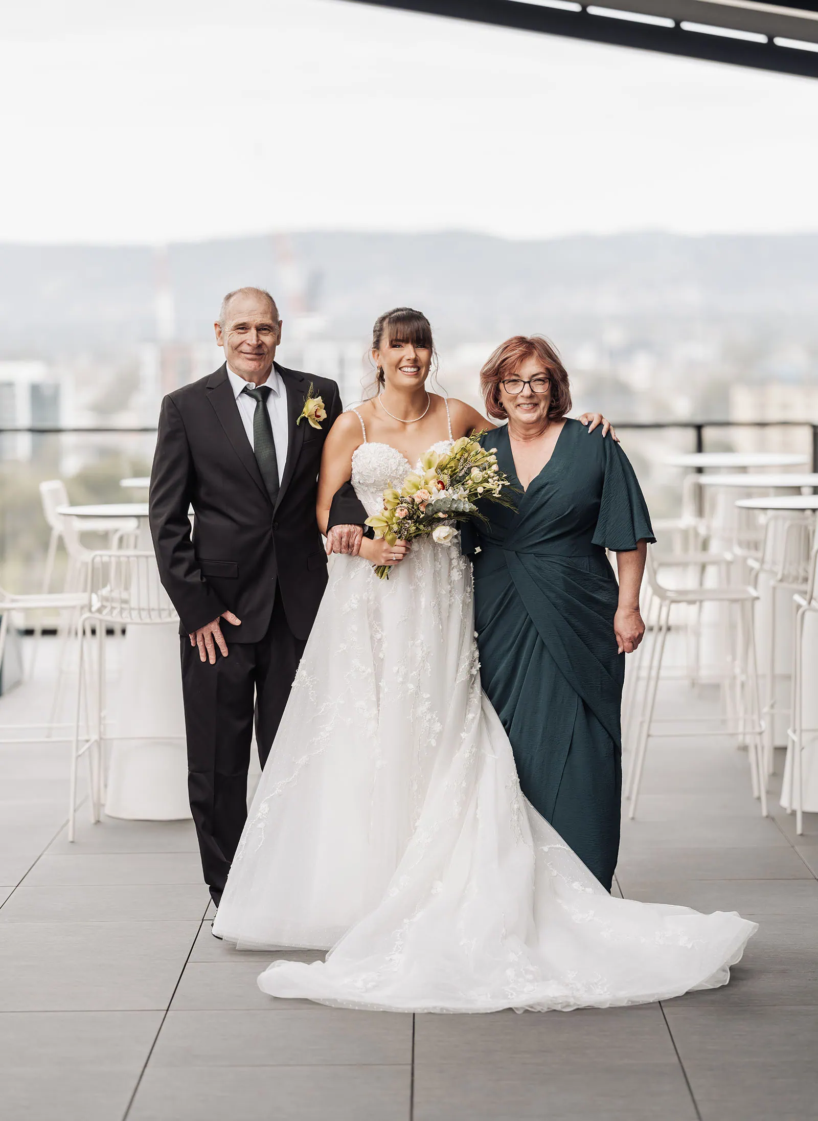 adelaide botanic gardens summerhouse wedding - belinda & ian 154 Happy family celebrating together on a wedding day.