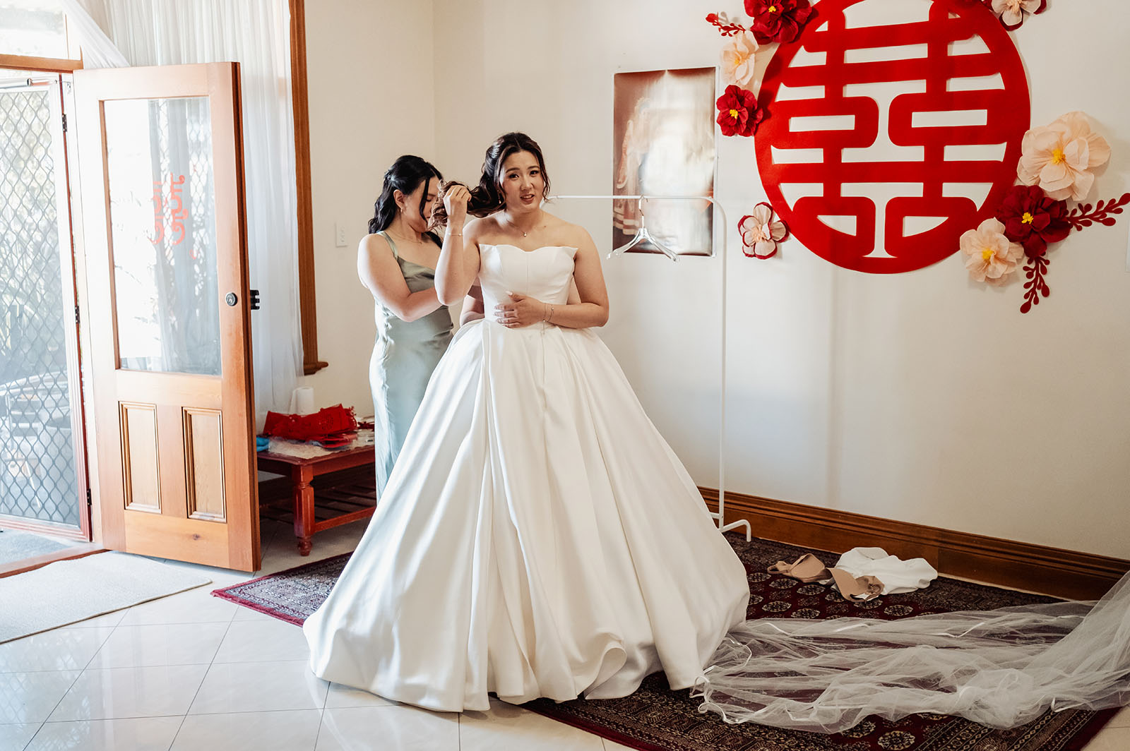 sunnybrae rose garden wedding - celina & anuj 8 Bride getting ready, applying makeup, wedding preparation, elegant ceremony preparation, joyful bridal moments.