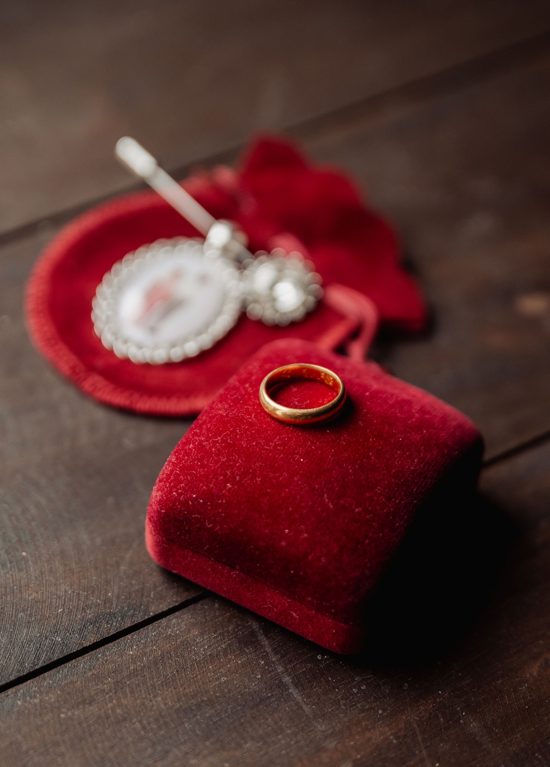 manor wedding in basket range - methmini & aravinda 107 Red velvet box with gold ring and ornate key on a wooden surface.